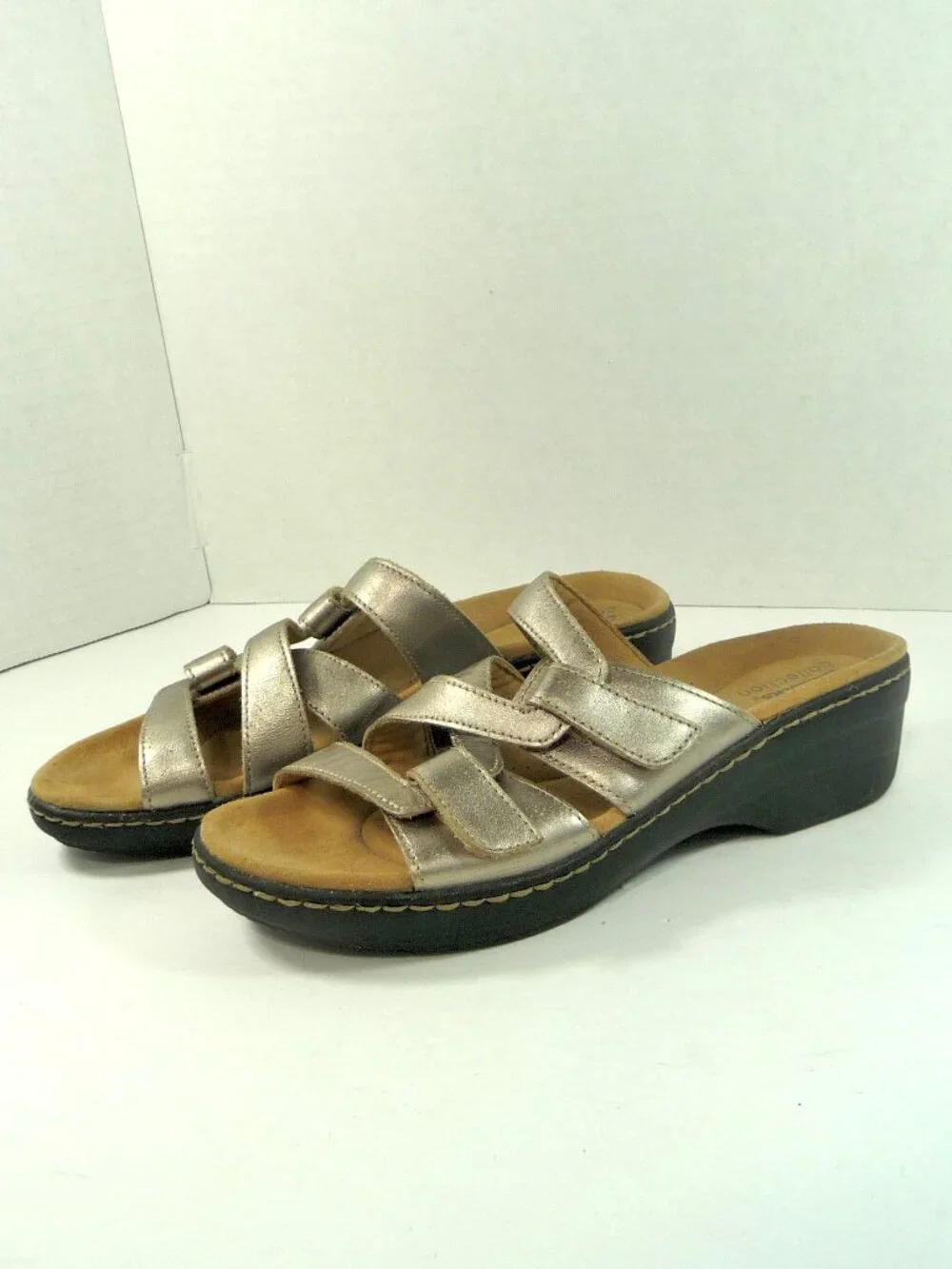 CLARKS SIZE 8 GOLD SLIDE SANDALS